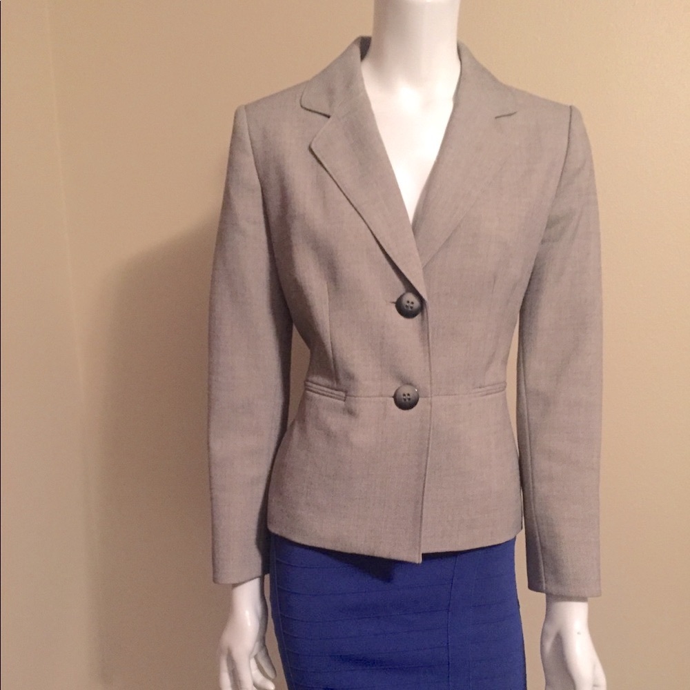 Le Suit Petite. Women blazer size 6P